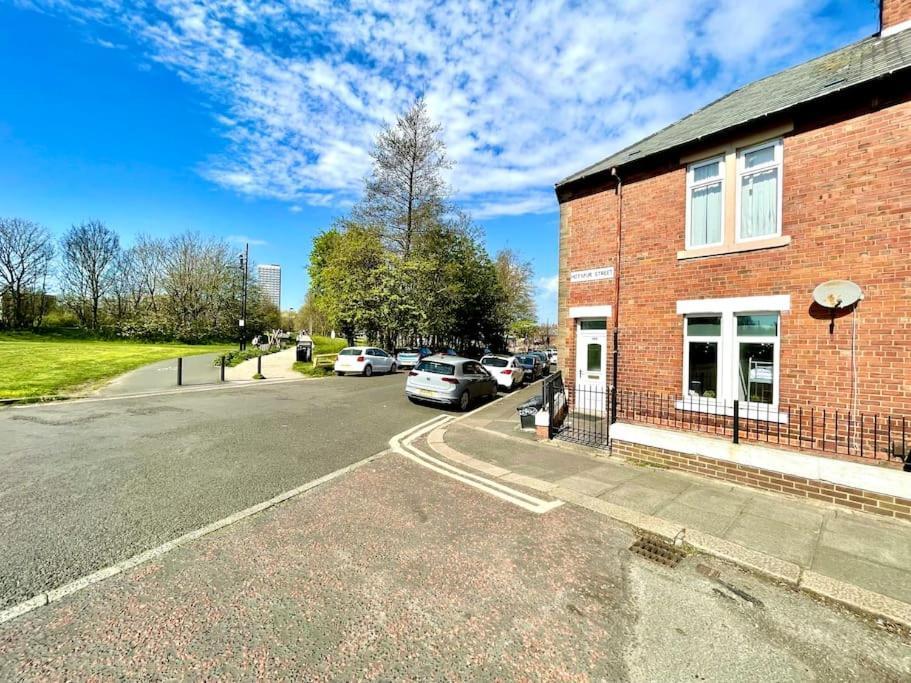 Huge Serviced Apartment With Free Parking Jesmond Exteriér fotografie