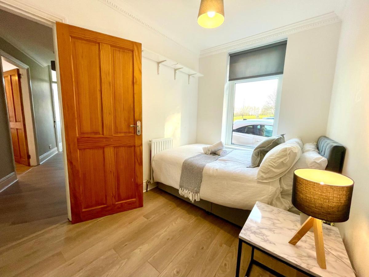 Huge Serviced Apartment With Free Parking Jesmond Exteriér fotografie