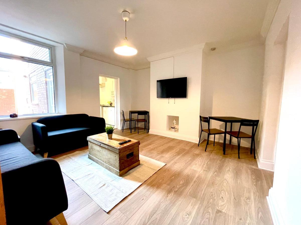 Huge Serviced Apartment With Free Parking Jesmond Exteriér fotografie