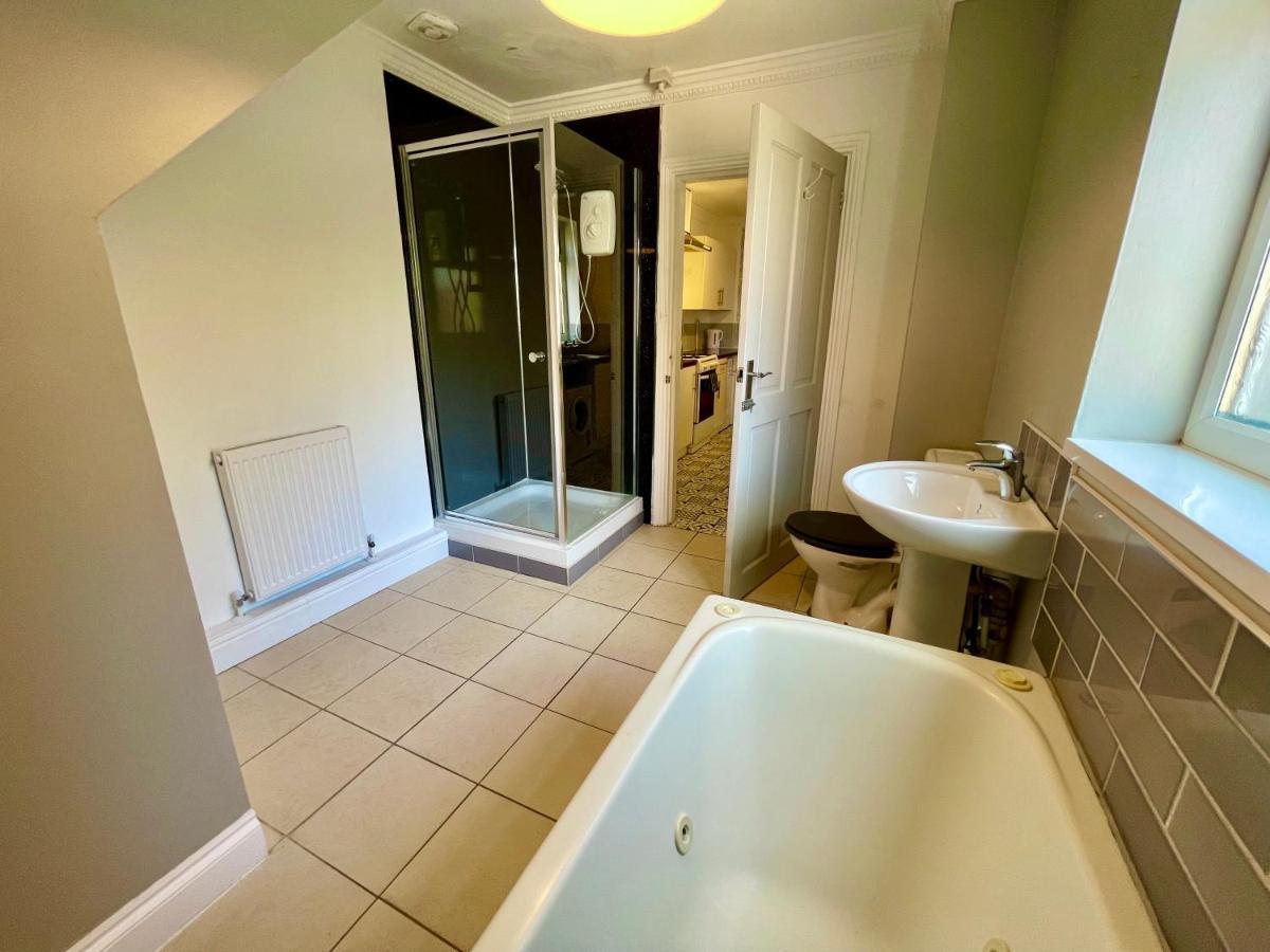 Huge Serviced Apartment With Free Parking Jesmond Exteriér fotografie