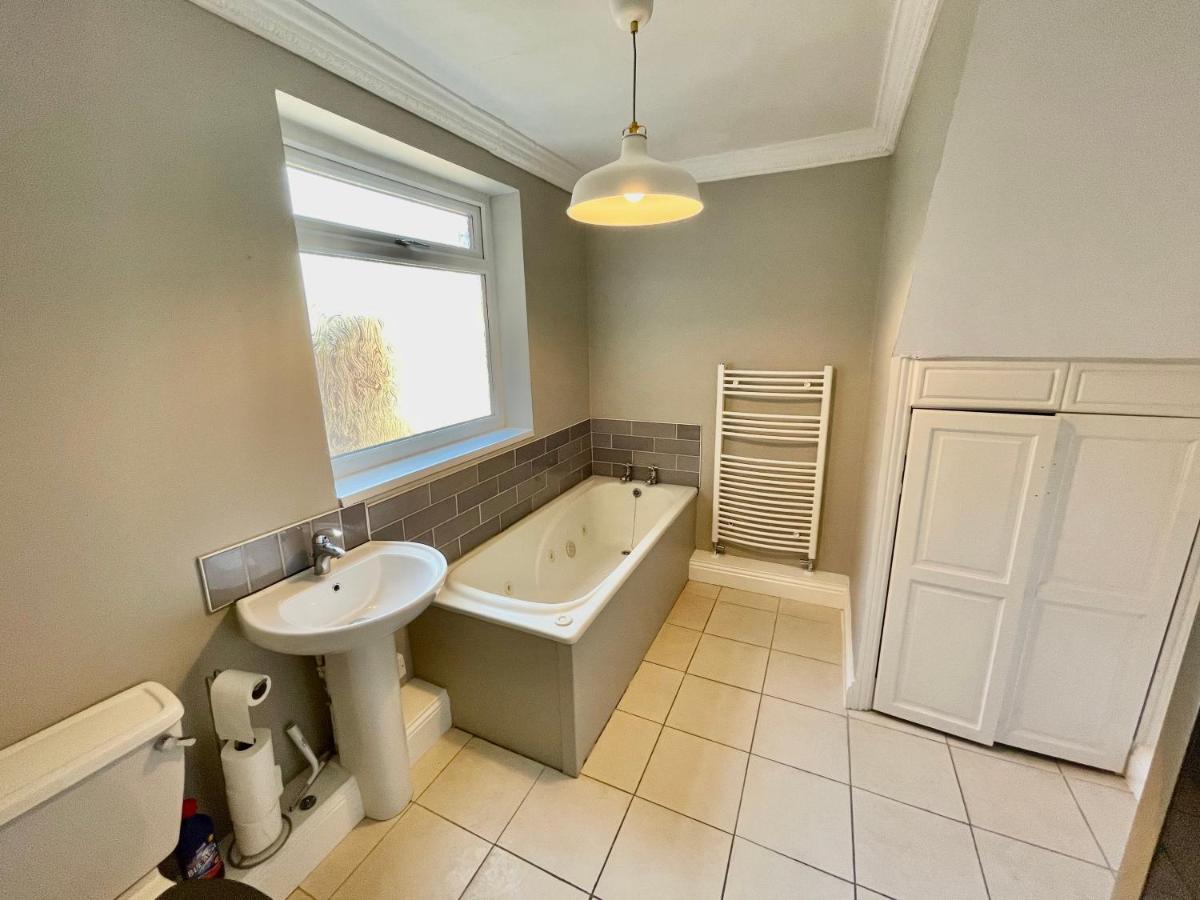 Huge Serviced Apartment With Free Parking Jesmond Exteriér fotografie