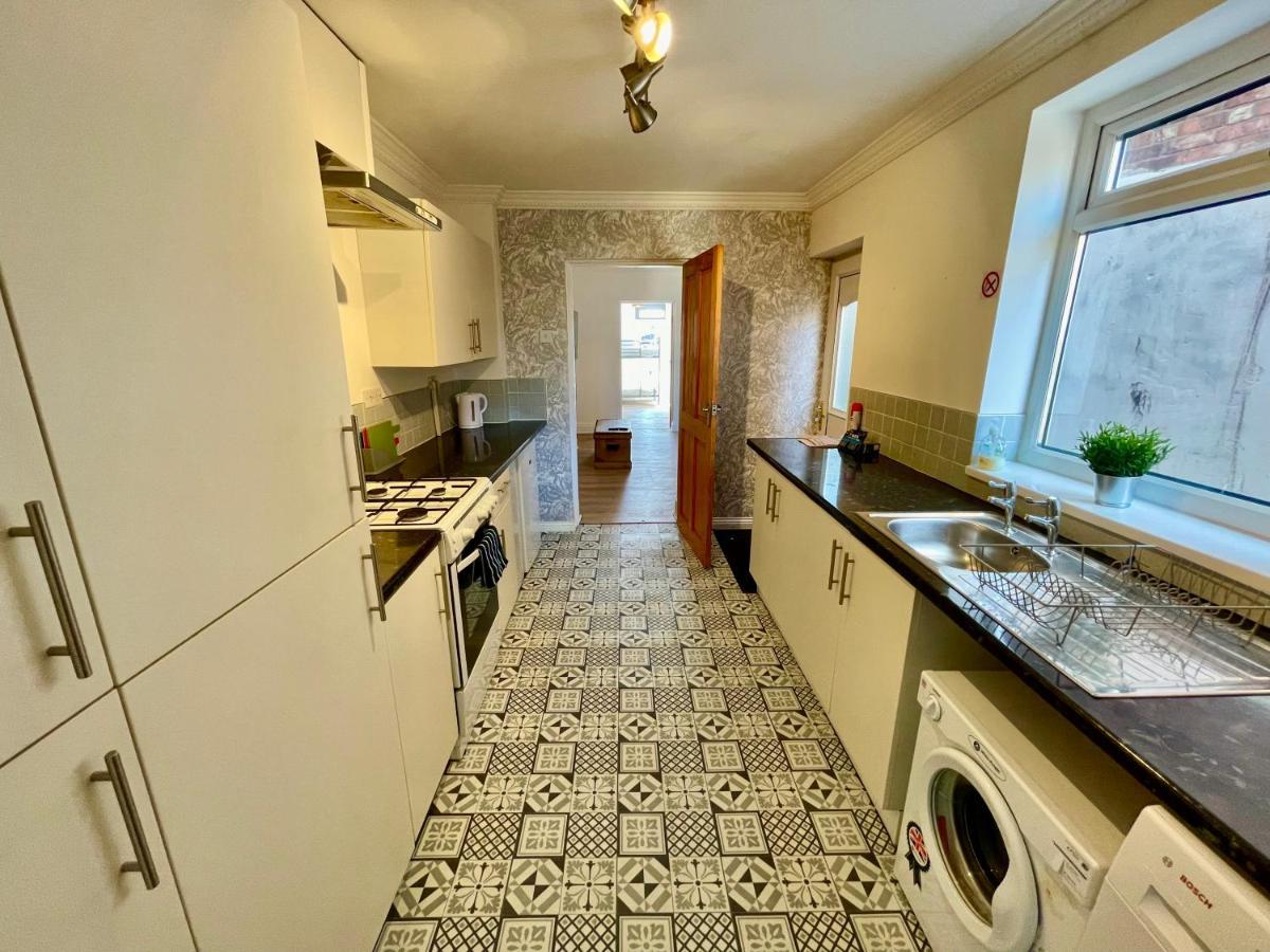 Huge Serviced Apartment With Free Parking Jesmond Exteriér fotografie