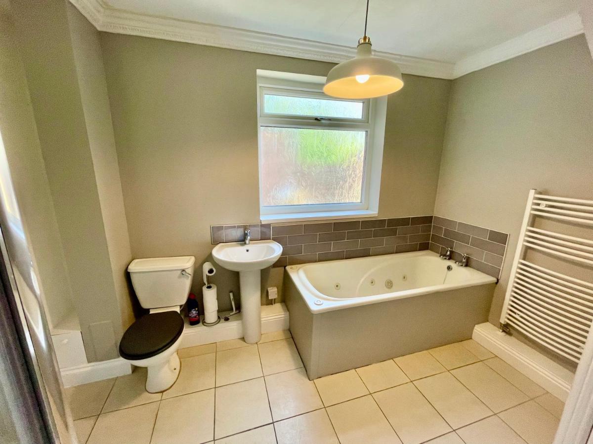Huge Serviced Apartment With Free Parking Jesmond Exteriér fotografie